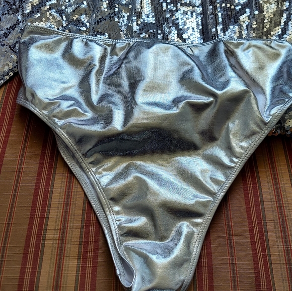 SEQUIN CR0P TOP - Picture 3 of 6